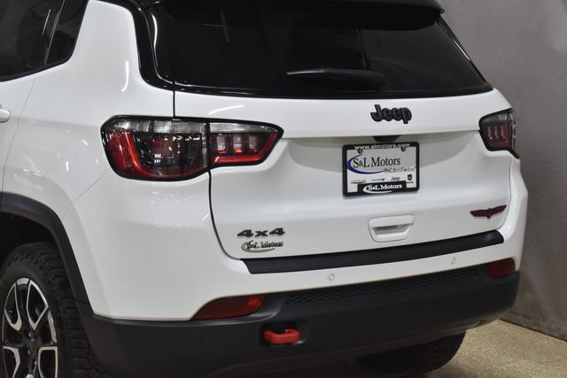 Certified 2025 Jeep Compass Trailhawk image 9