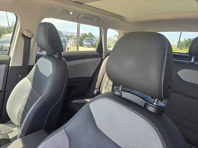 Used 2022 Volkswagen Taos SEL w/ Panoramic Sunroof Package image 24
