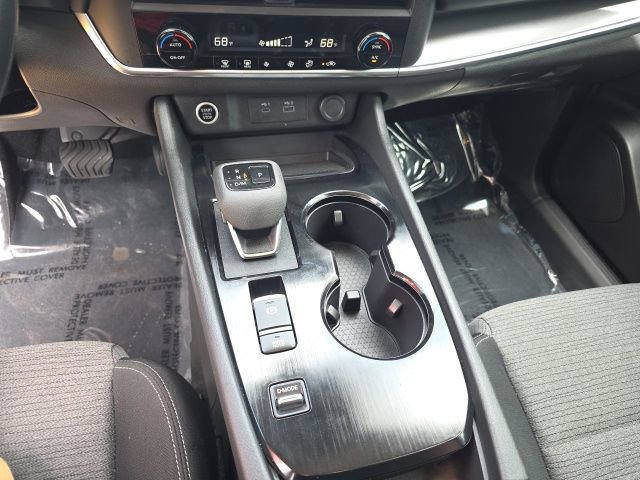 Used 2023 Nissan Rogue SV image 18