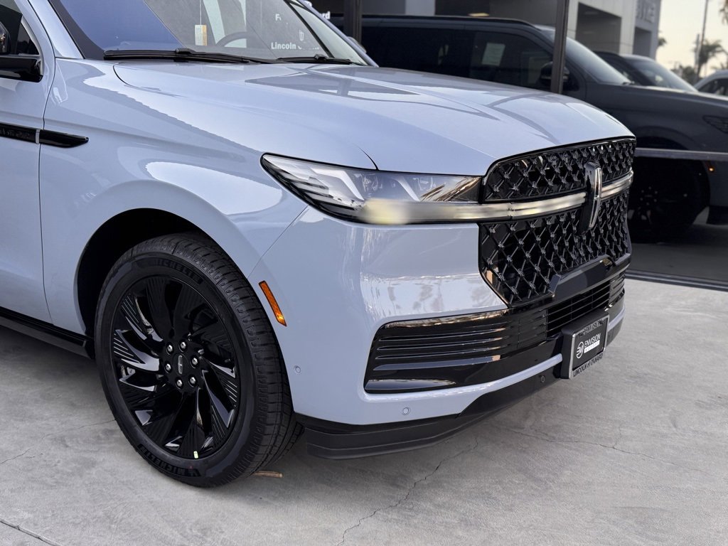 New 2025 Lincoln Navigator Reserve w/ Jet Appearance Package image 3