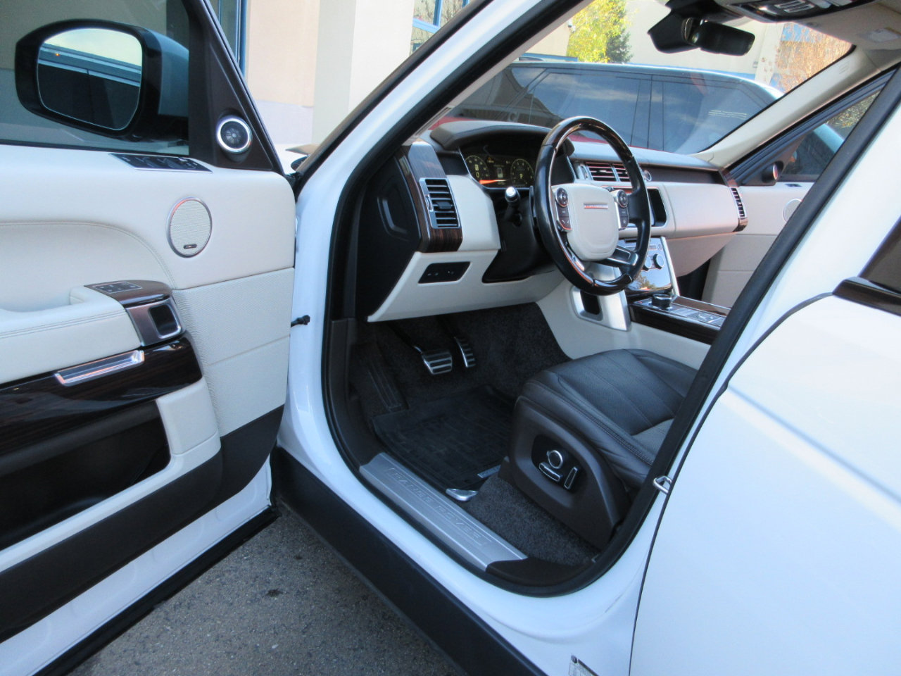 Used 2017 Land Rover Range Rover Supercharged image 6