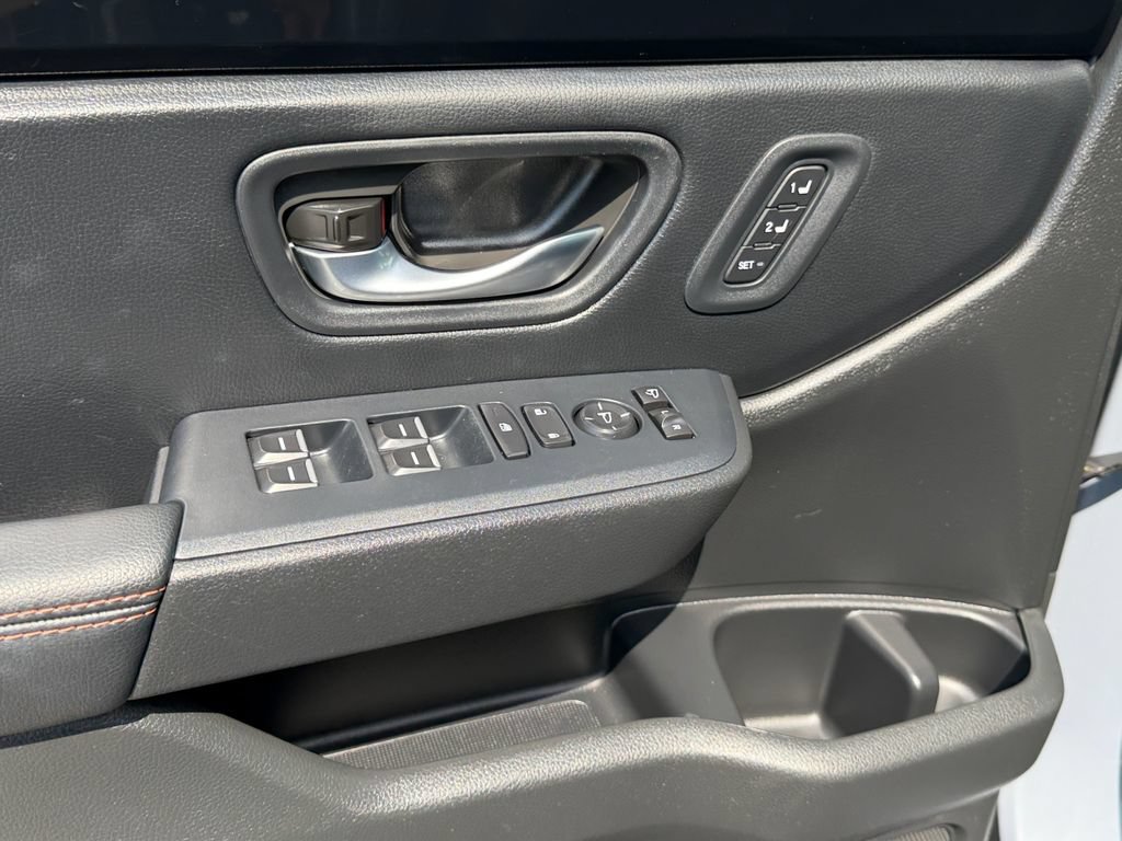 Used 2025 Honda Pilot TrailSport image 15