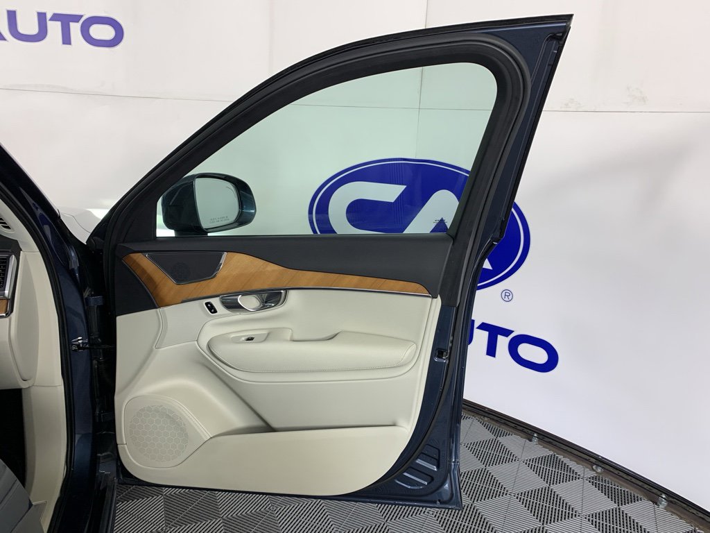 Used 2021 Volvo XC90 T6 Momentum image 41