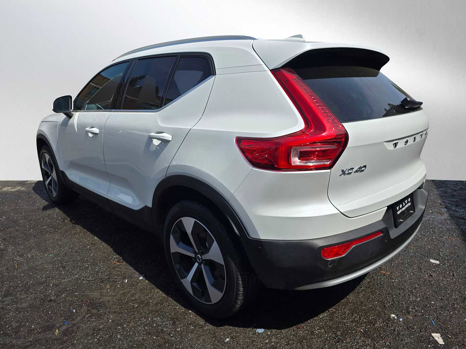 Certified 2024 Volvo XC40 B5 Plus image 3
