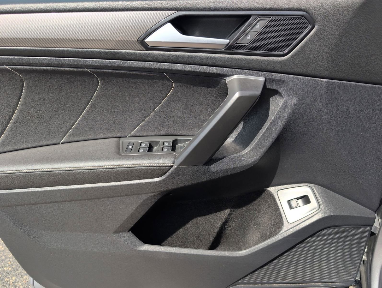 Used 2024 Volkswagen Tiguan Wolfsburg Edition image 15