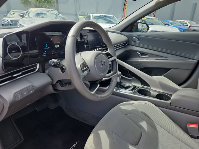 Used 2022 Hyundai Elantra SEL w/ Convenience + Premium Package FWD image 14