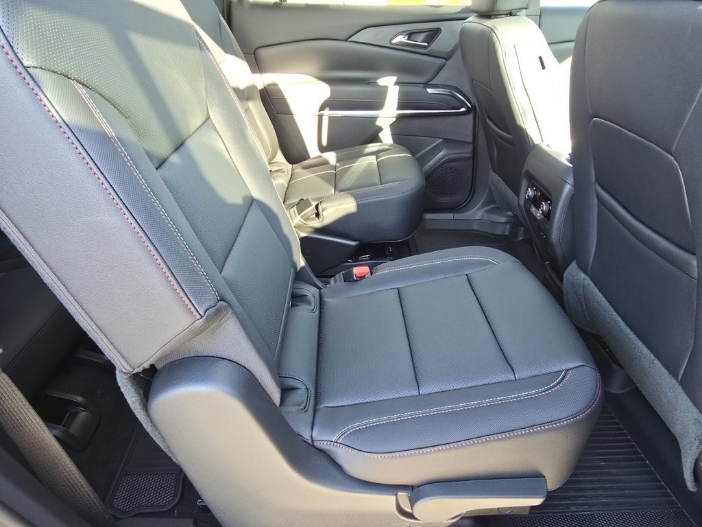 New 2026 Chevrolet Traverse Z71 w/ LPO, Floor Liner Package image 12