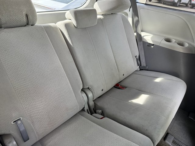 Used 2012 Toyota Sienna LE w/ Towing Pkg image 18