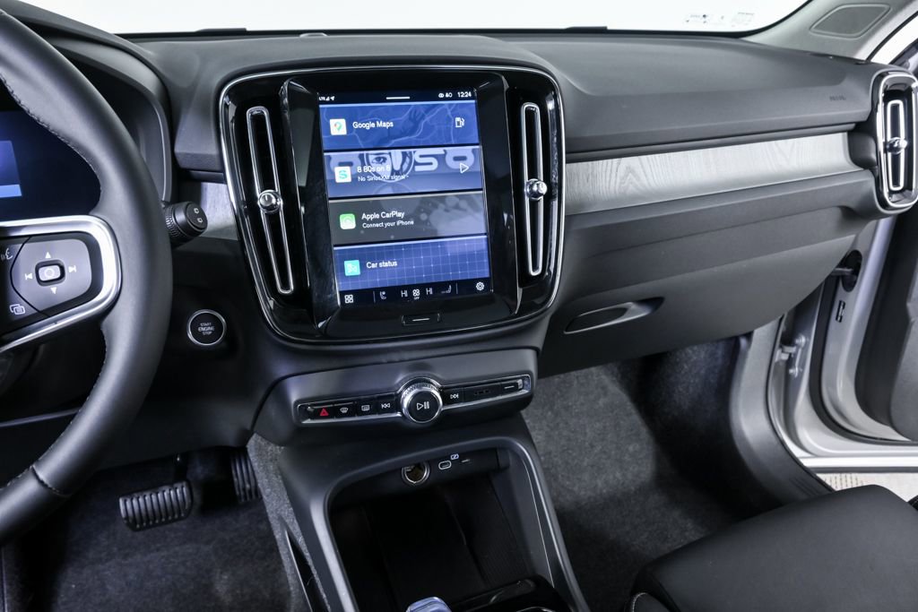 Certified 2025 Volvo XC40 B5 Plus image 14
