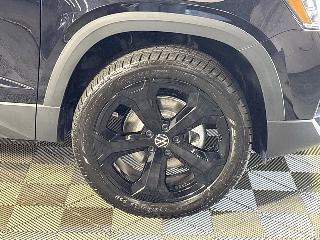 New 2025 Volkswagen Taos SE image 23