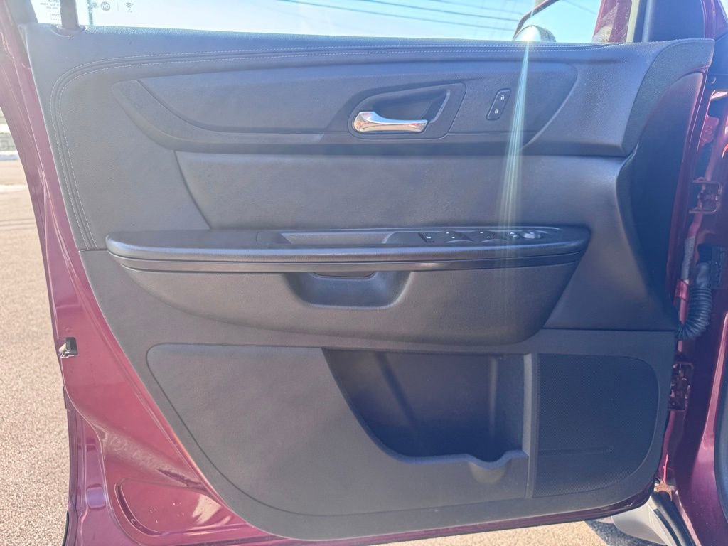 Used 2017 Chevrolet Traverse LT w/ Style and Technology Package image 11