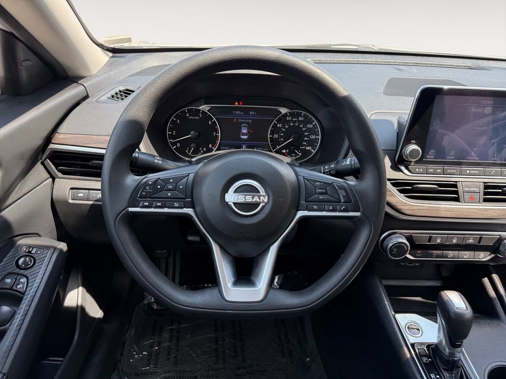 Used 2025 Nissan Altima 2.5 SV FWD image 12