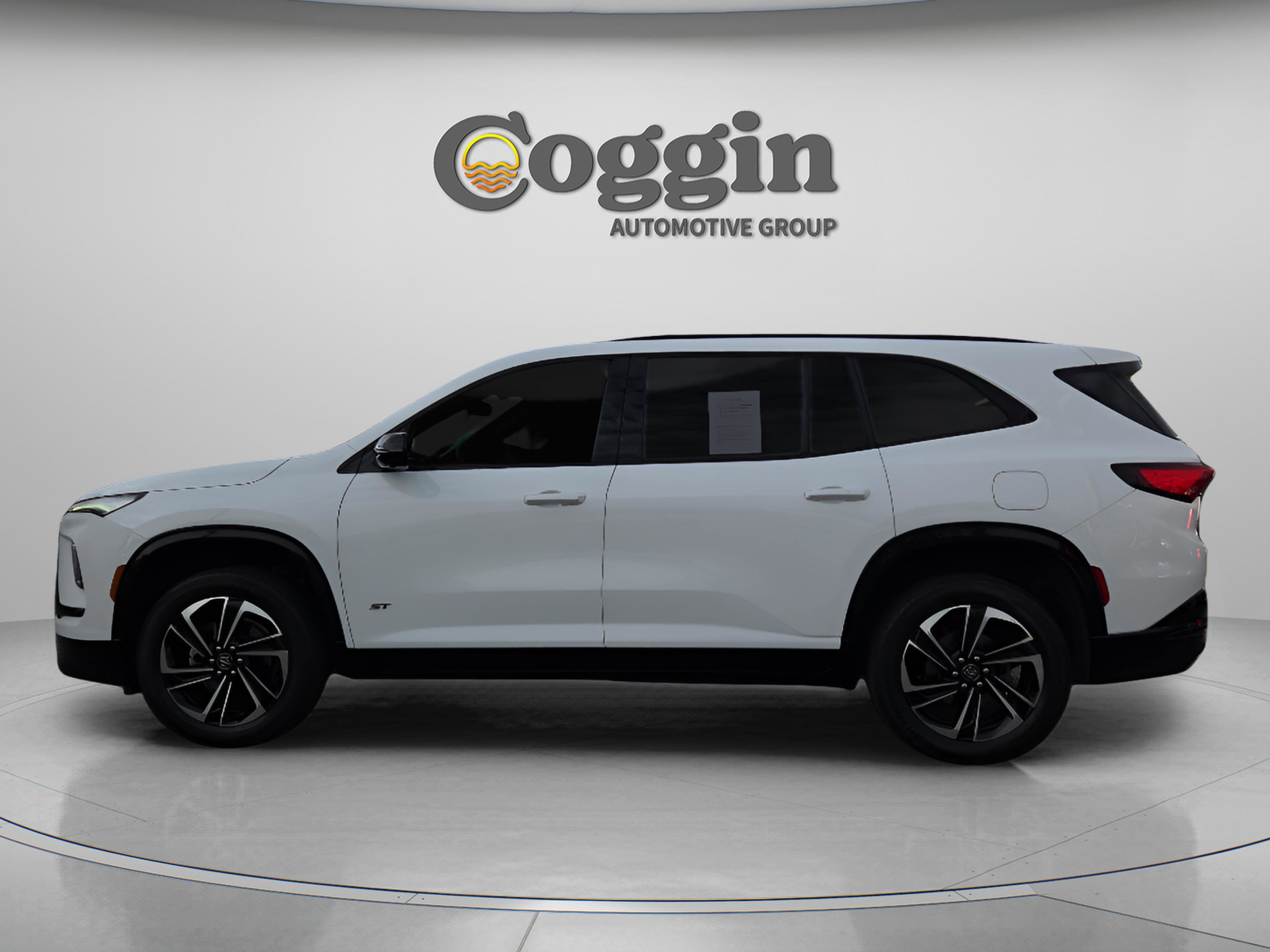 Used 2025 Buick Enclave Sport Touring w/ Power Package image 2