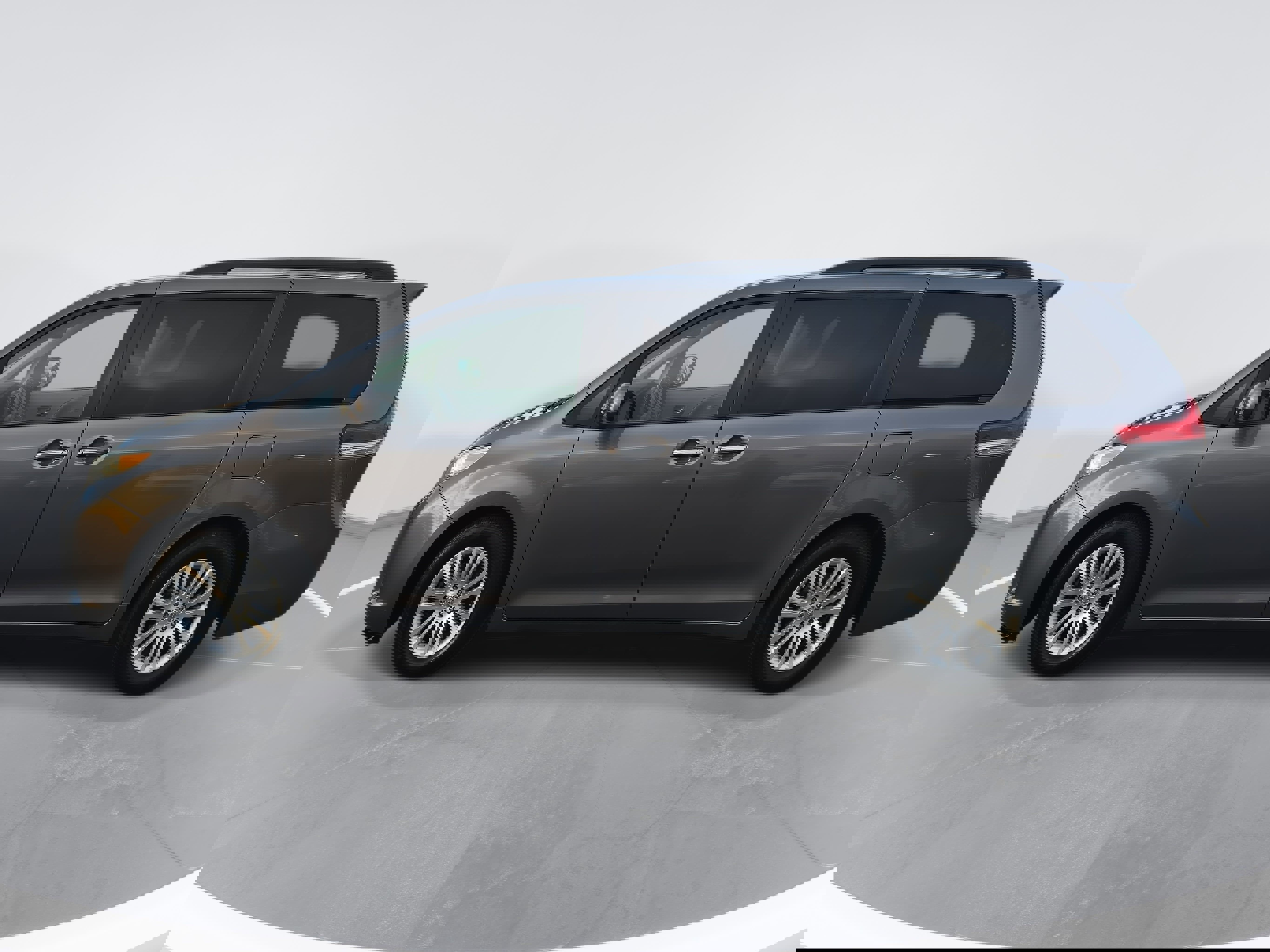 Used 2011 Toyota Sienna XLE image 8