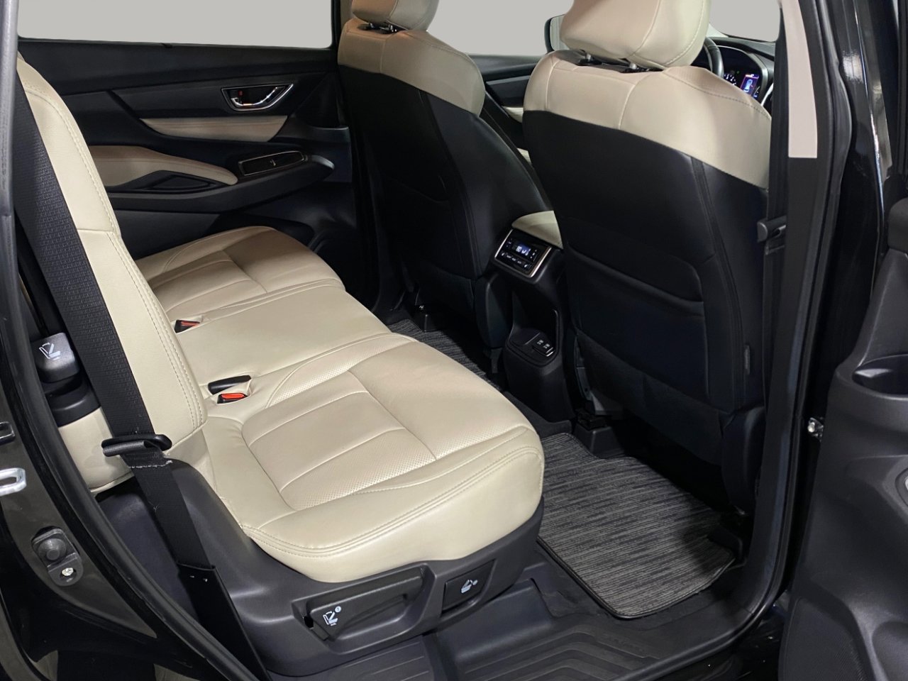 Used 2022 Subaru Ascent Limited image 33