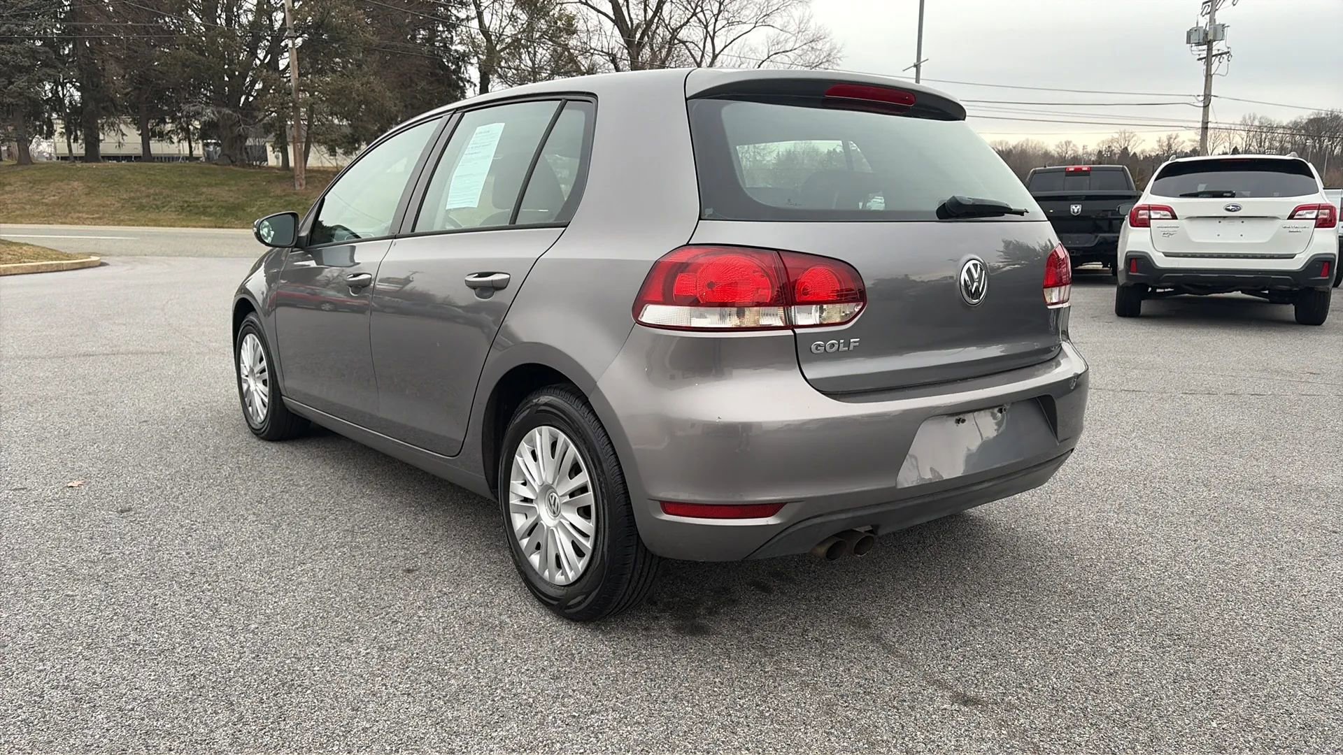 Used 2010 Volkswagen Golf 4-Door image 10