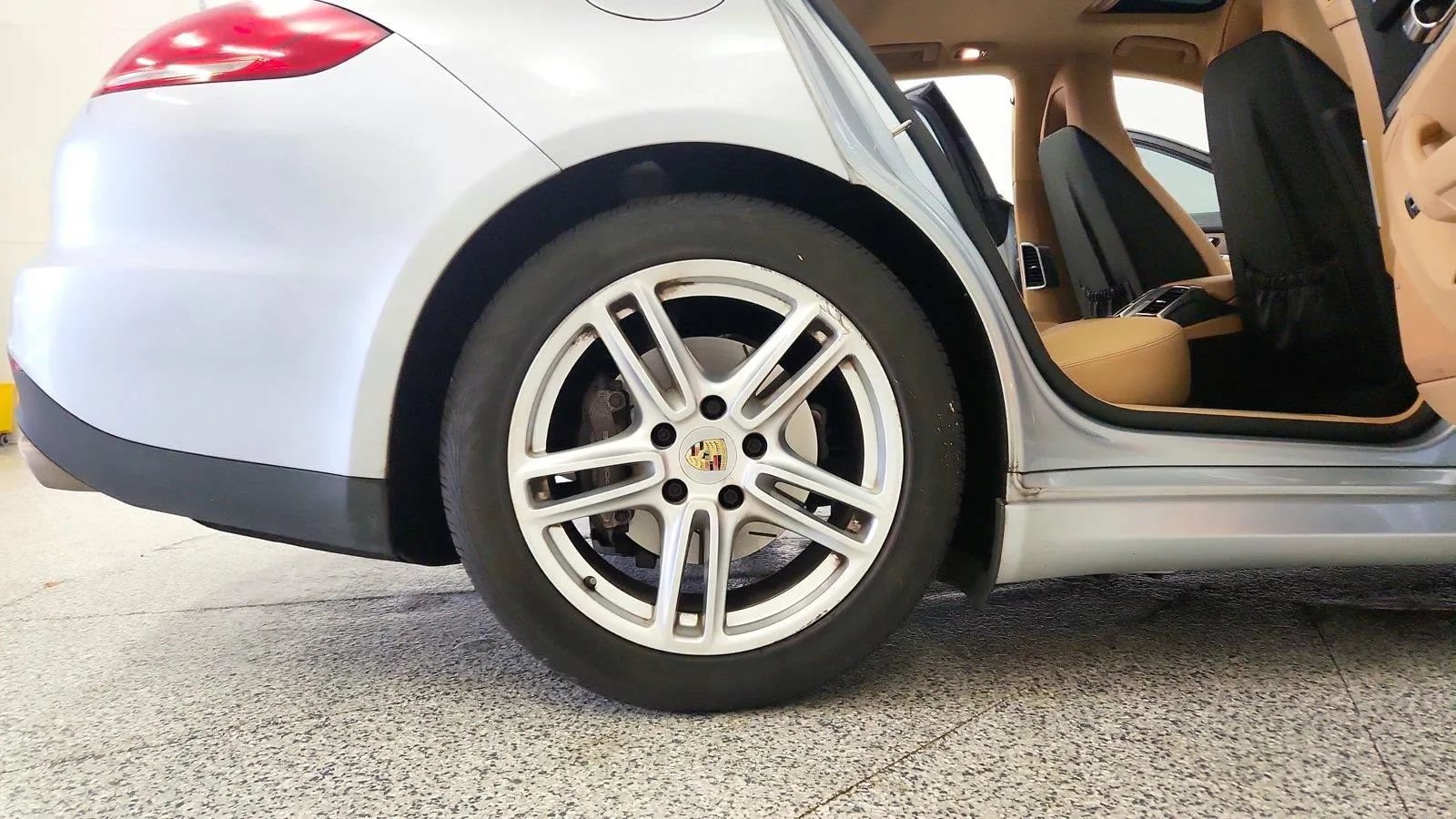 Used 2015 Porsche Panamera 4 AWD/4WD image 35
