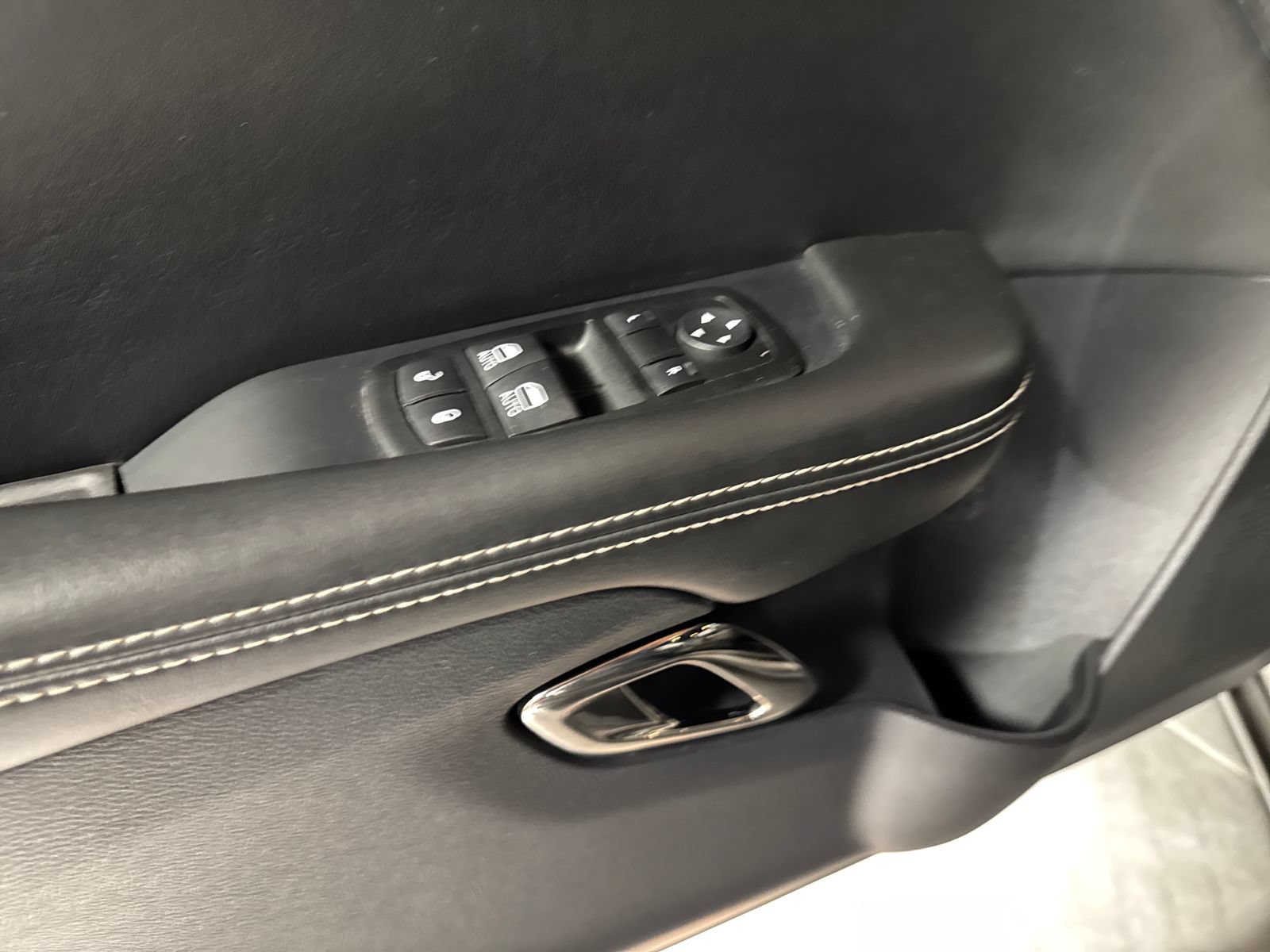 Used 2015 Dodge Challenger SRT Hellcat RWD image 16