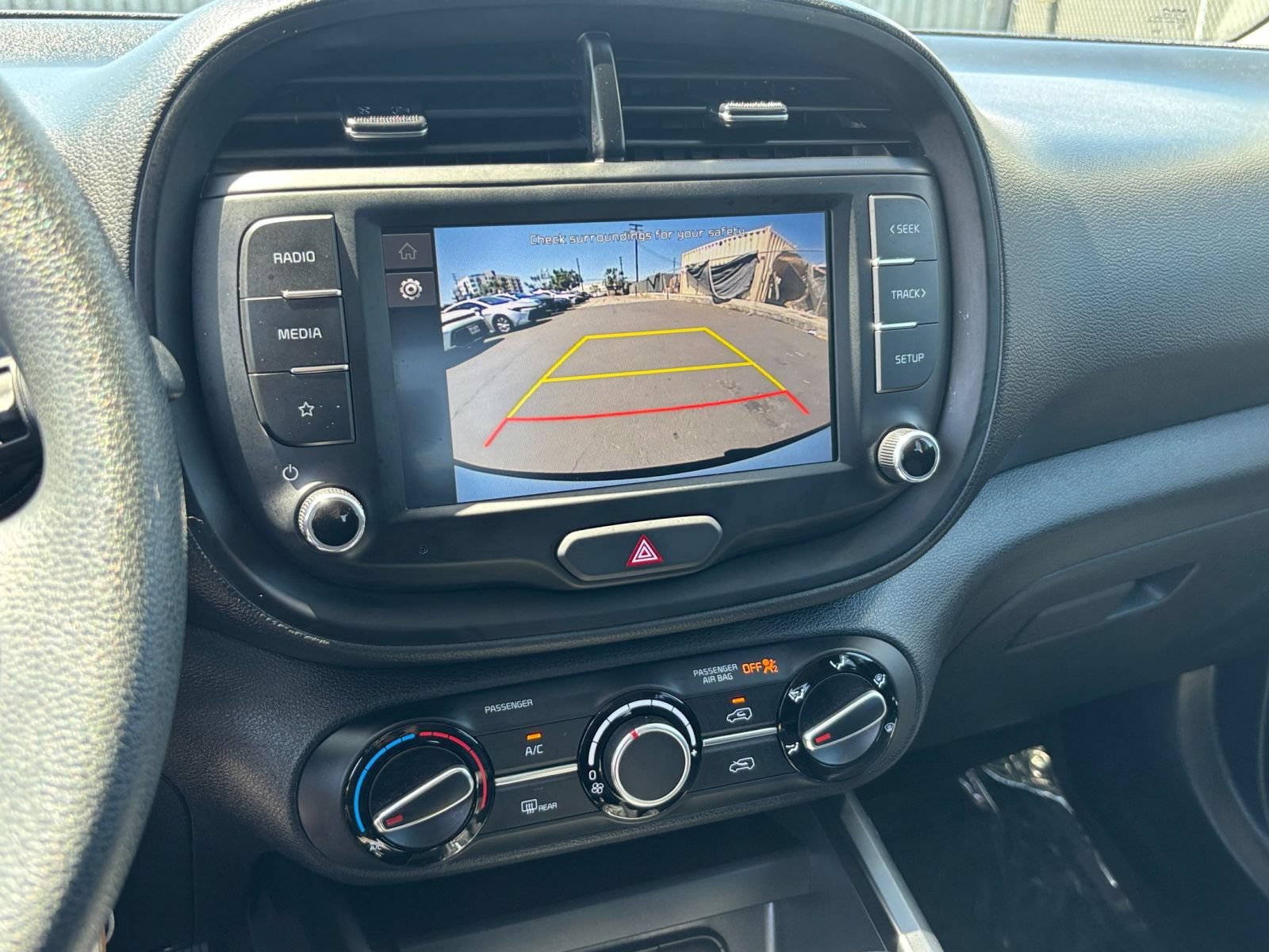 Used 2025 Kia Soul LX w/ LX Technology Package FWD image 24