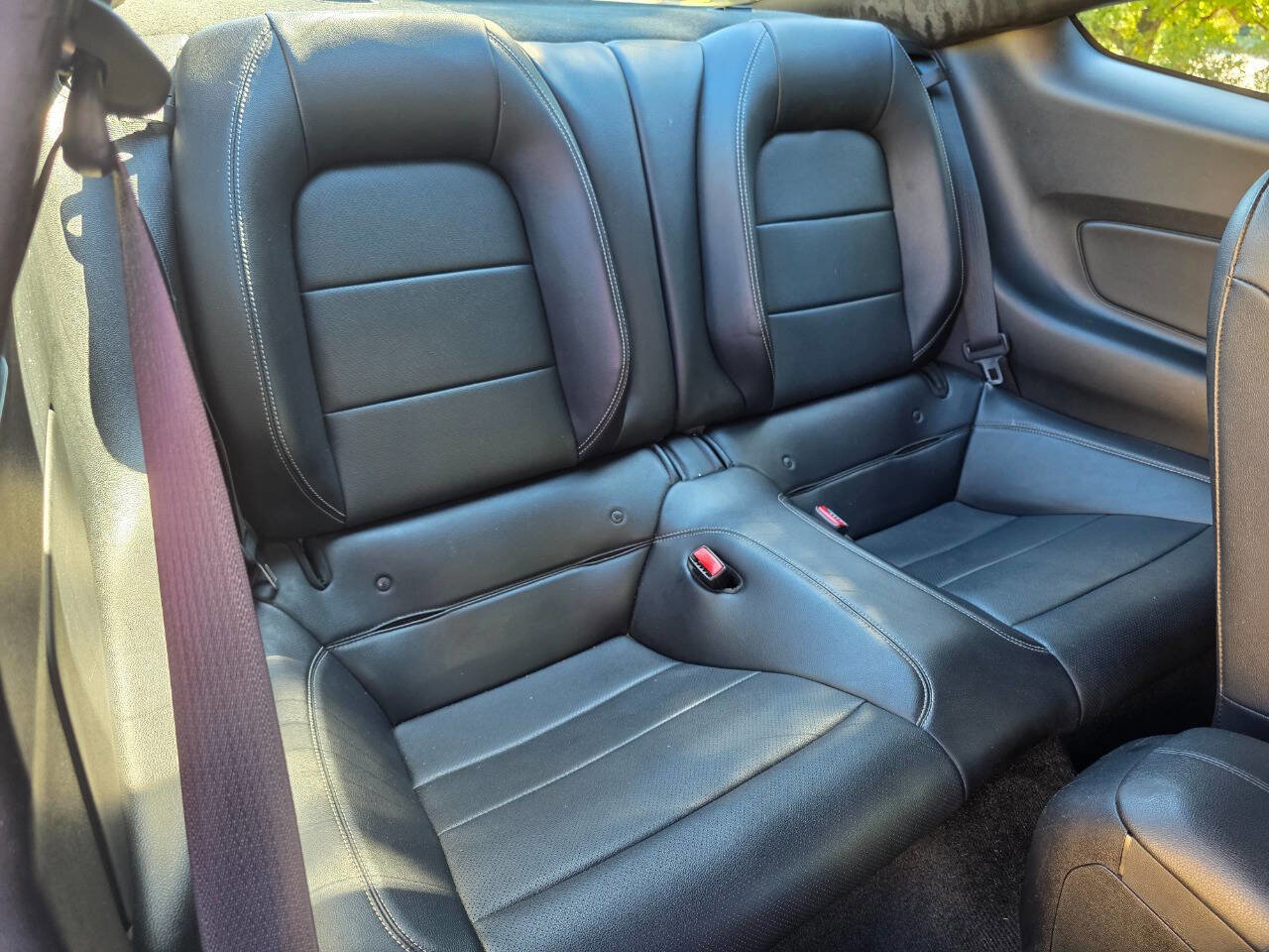 Used 2017 Ford Mustang Premium image 31