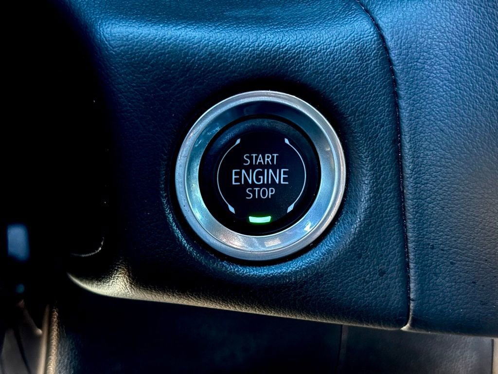 Used 2024 Chevrolet Suburban Premier image 17