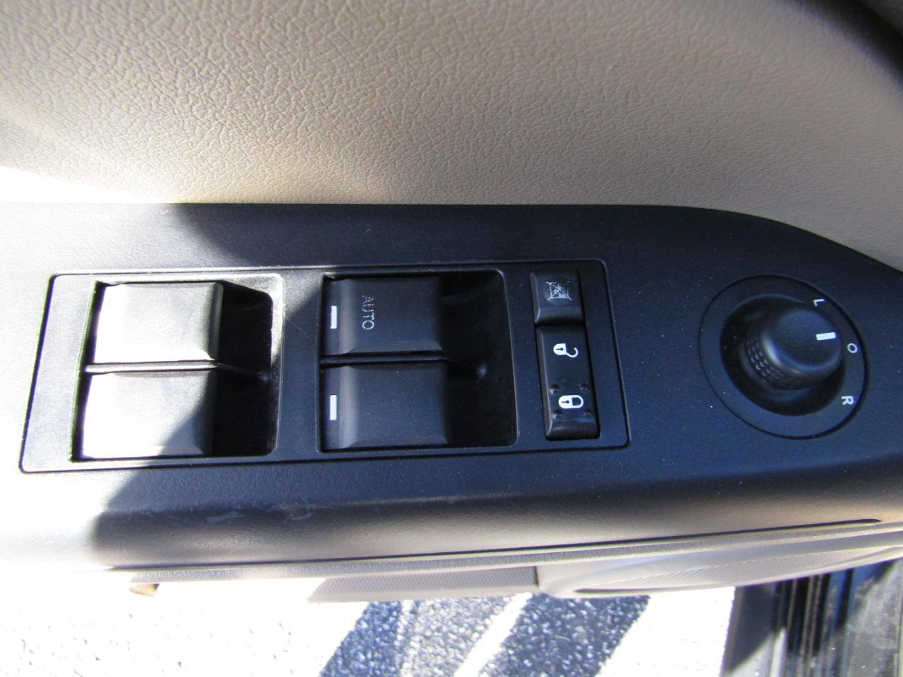 Used 2012 Jeep Patriot Latitude w/ Sun/Sound Group FWD image 11