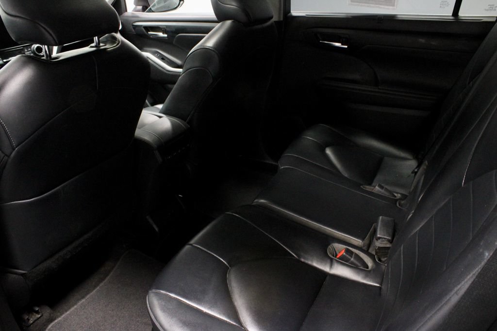 Used 2023 Toyota Highlander XLE AWD/4WD image 20