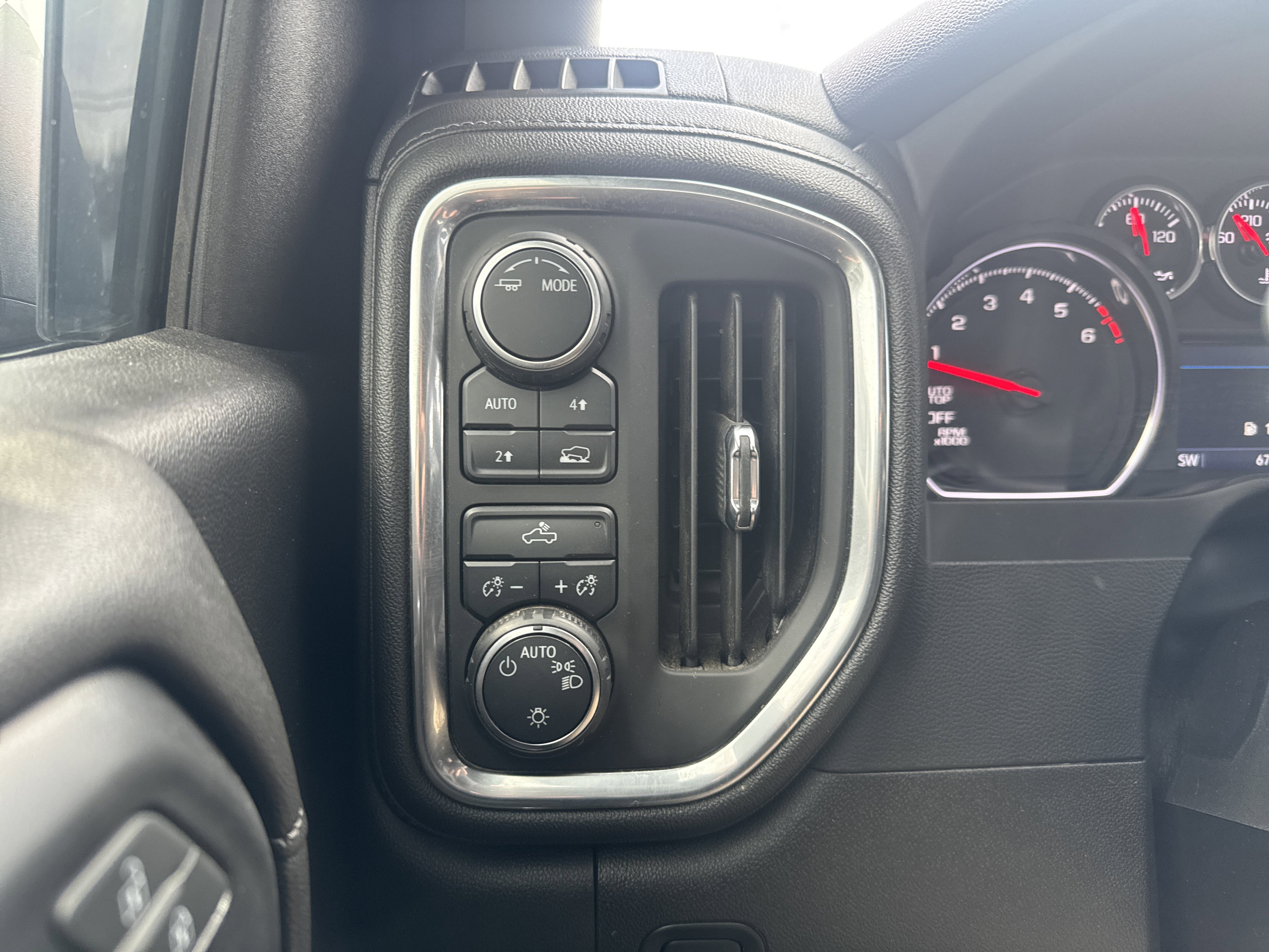 Used 2022 Chevrolet Silverado 1500 LT w/ Bed Protection Package image 29