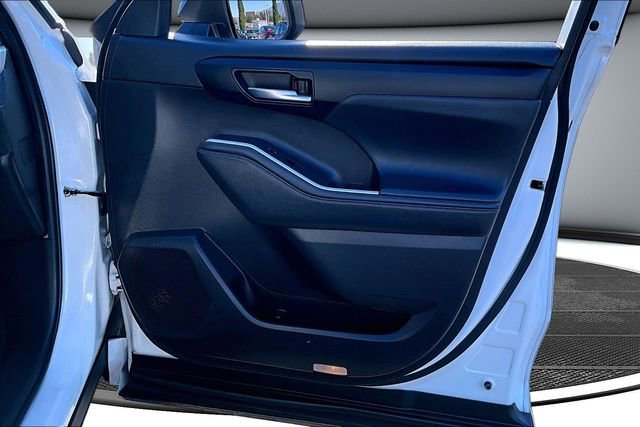 Used 2022 Toyota Highlander XSE image 29