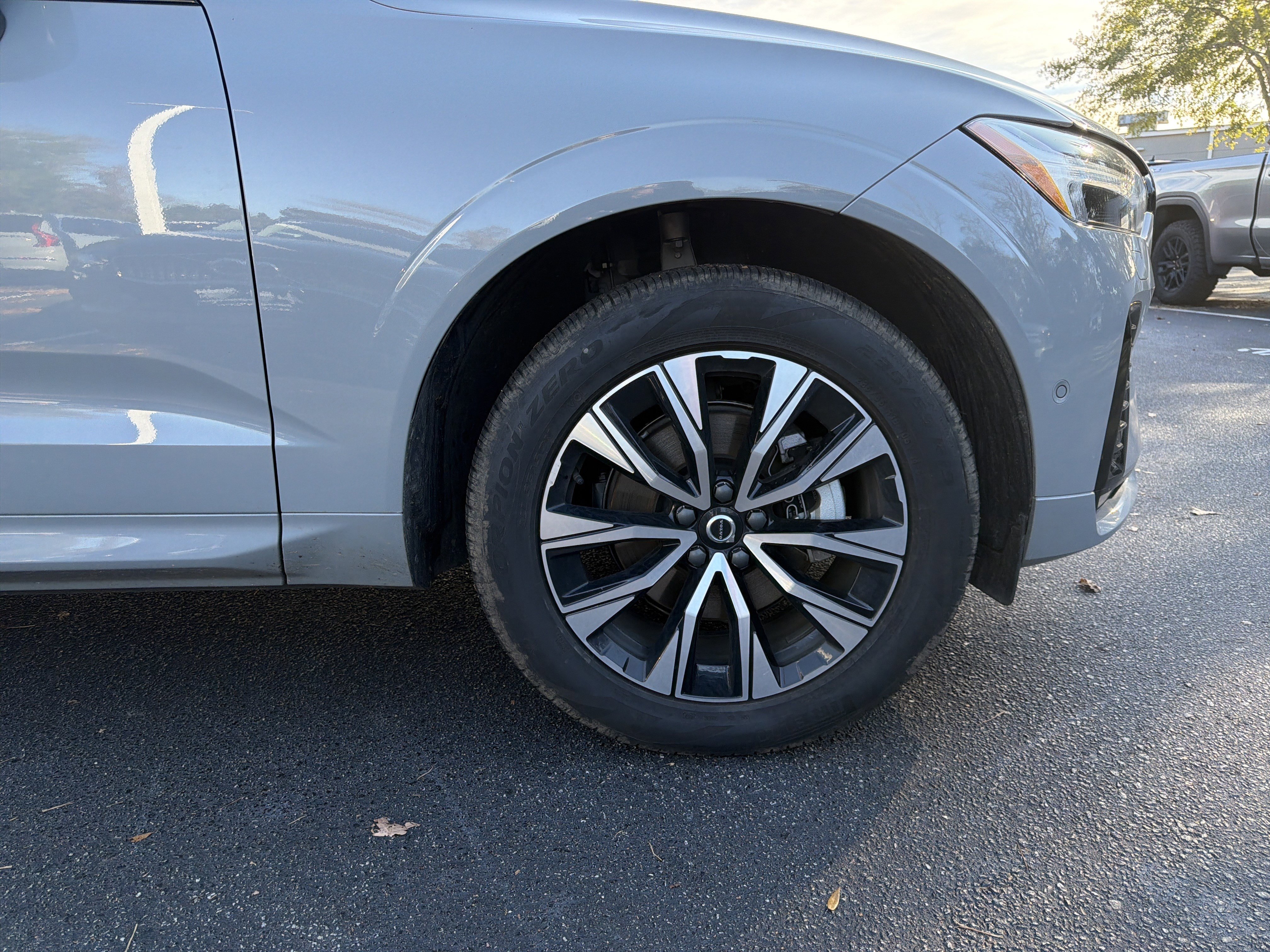 Certified 2025 Volvo XC60 B5 Plus image 13