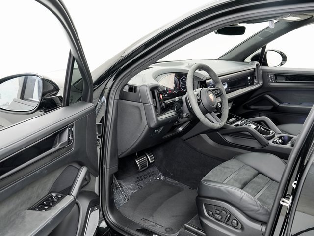 Certified 2025 Porsche Cayenne GTS image 7