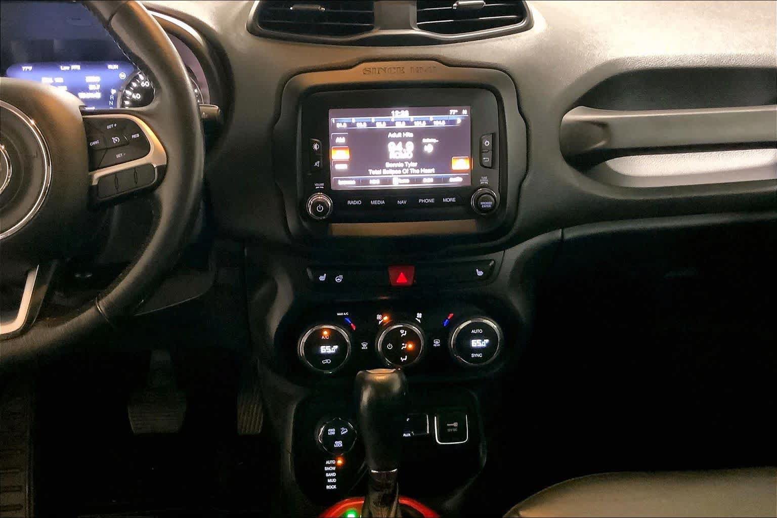 Used 2016 Jeep Renegade Trailhawk w/ Premium Trailhawk Package AWD/4WD image 6