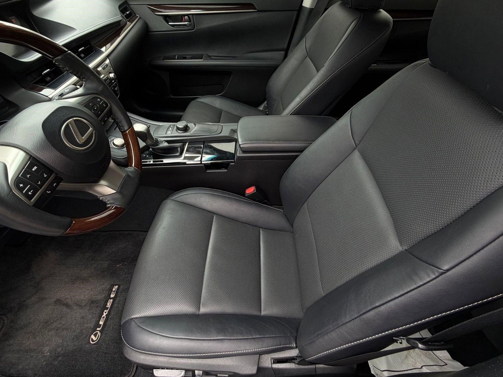 Used 2017 Lexus ES 350 w/ Premium Package image 5