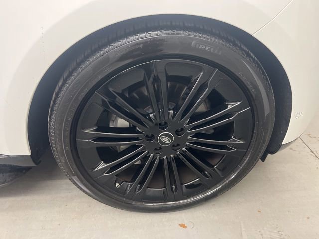 Used 2025 Land Rover Range Rover Long Wheelbase SE image 25