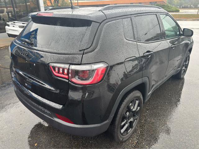 Used 2022 Jeep Compass Latitude w/ Sun and Sound Group image 11