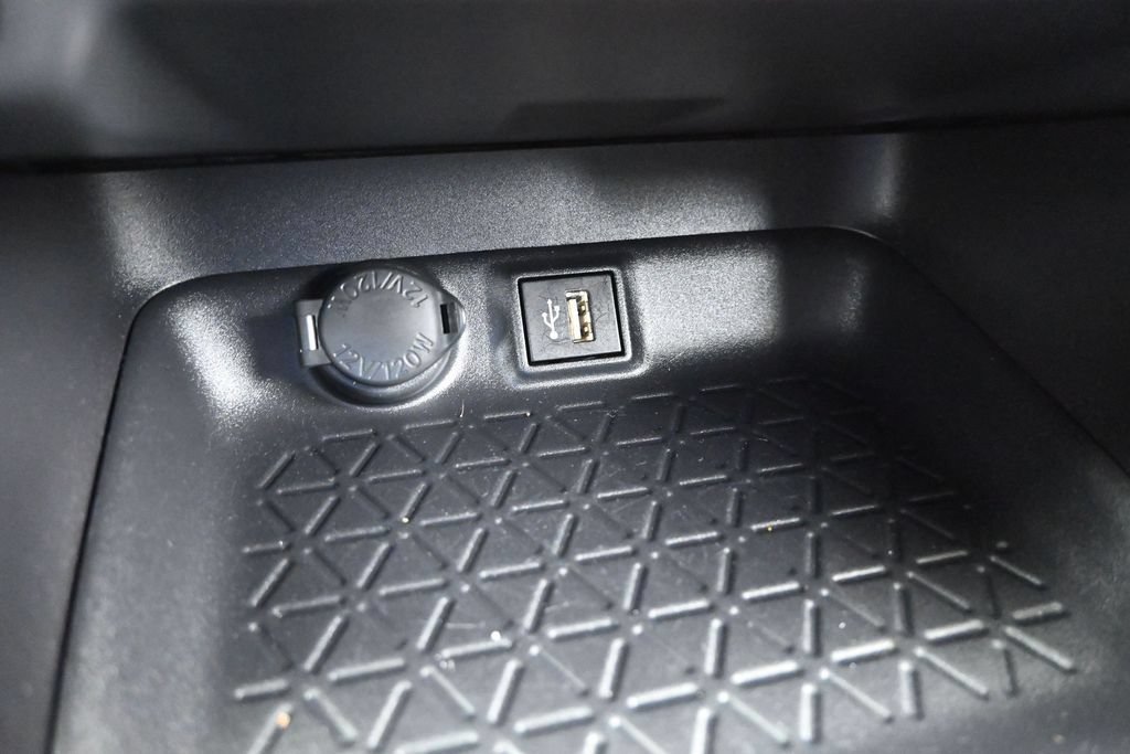 Used 2025 Toyota RAV4 XLE AWD/4WD image 32