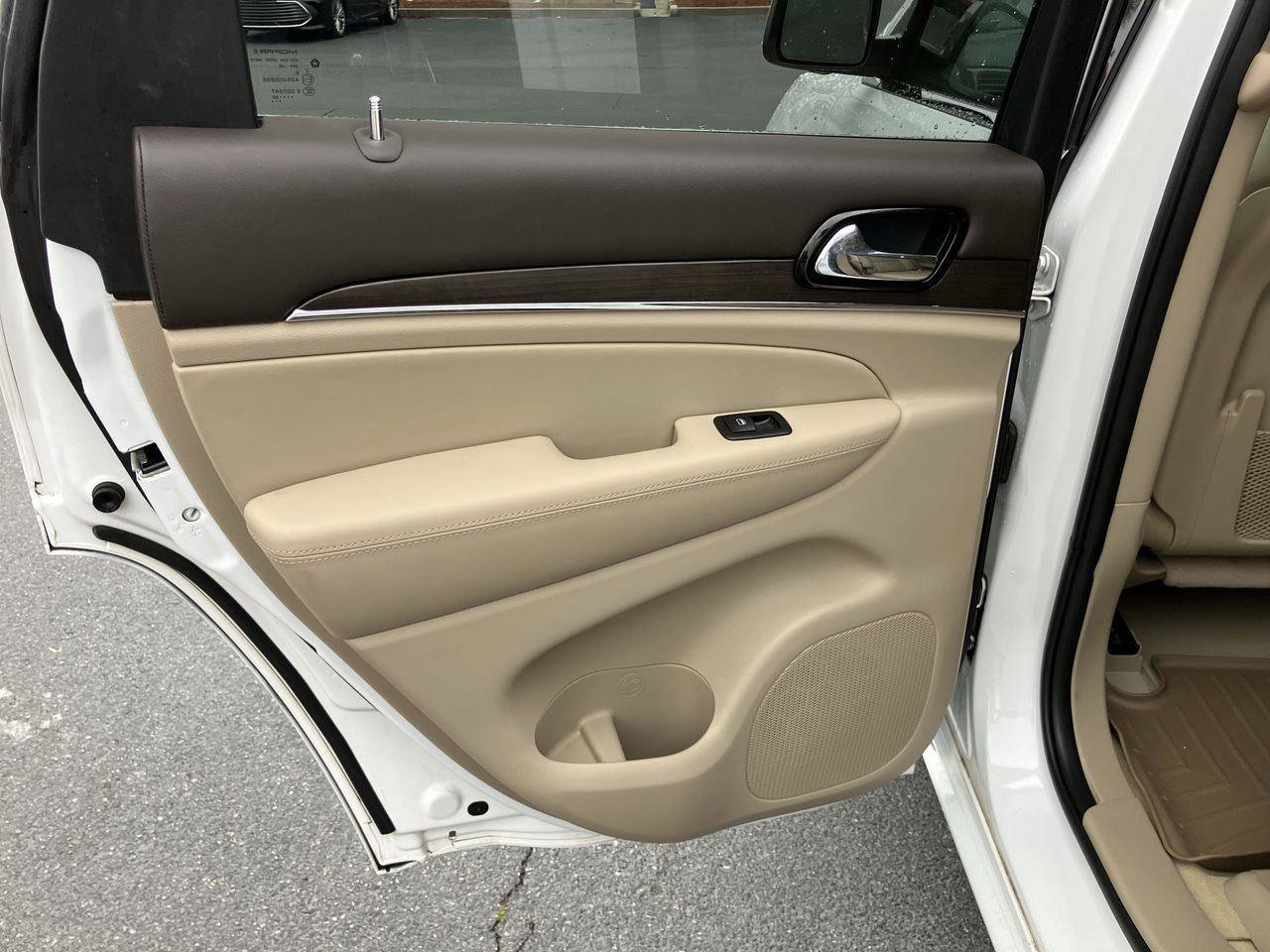 Used 2020 Jeep Grand Cherokee Overland AWD/4WD image 24