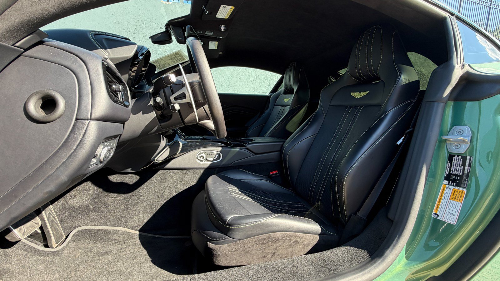 Used 2023 Aston Martin V8 Vantage Coupe RWD image 12