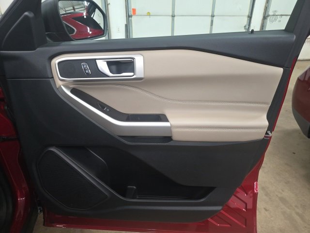 Used 2023 Ford Explorer XLT w/ Equipment Group 202A image 6