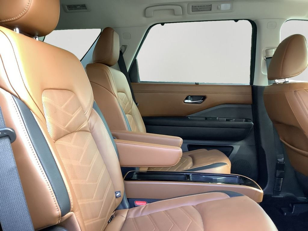 Used 2023 Nissan Pathfinder Platinum image 13