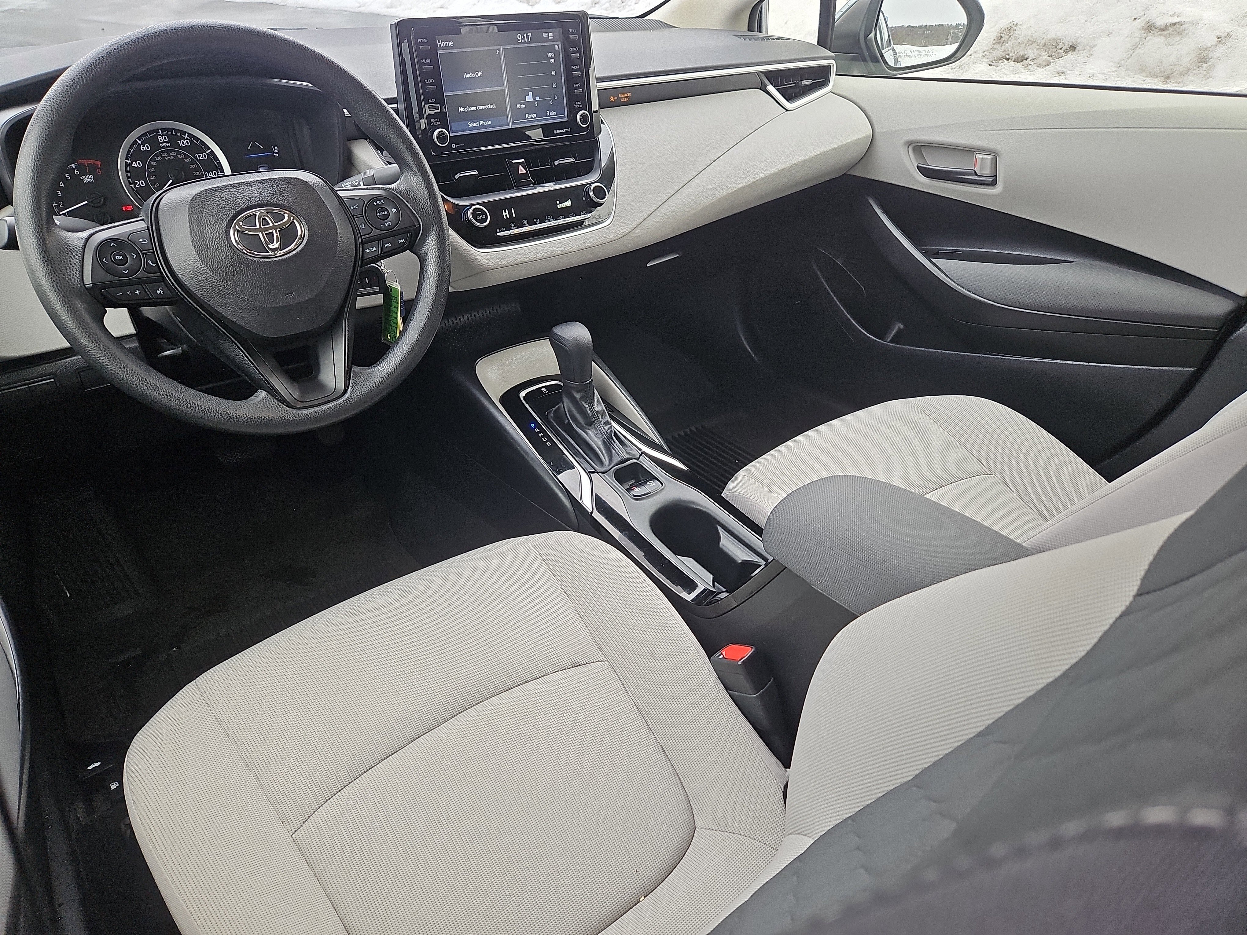Used 2022 Toyota Corolla LE image 3
