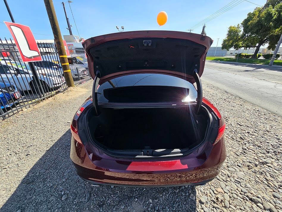 Used 2017 Alfa Romeo Giulia RWD image 27