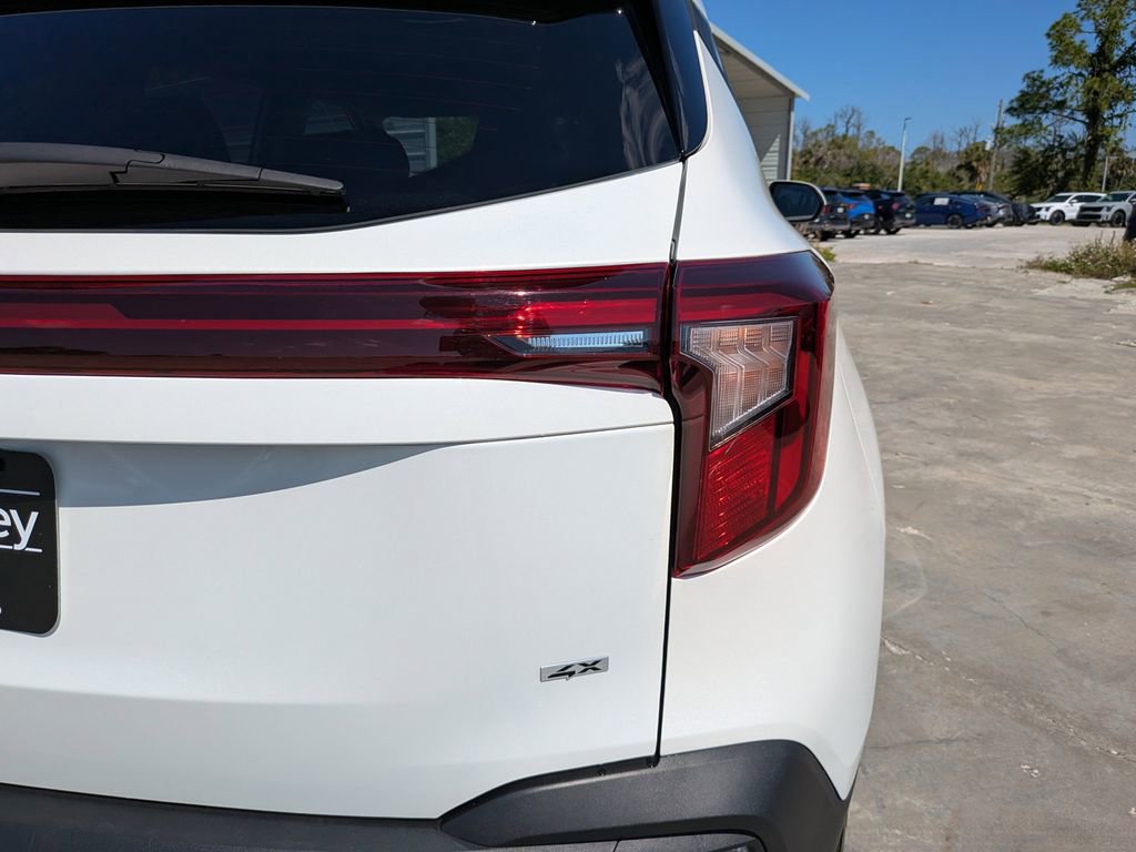 Certified 2025 Kia Seltos LX AWD/4WD image 11