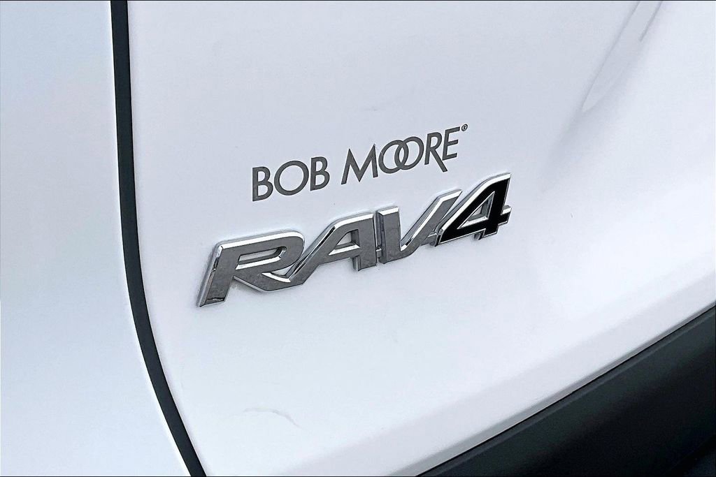 Used 2021 Toyota RAV4 LE image 29