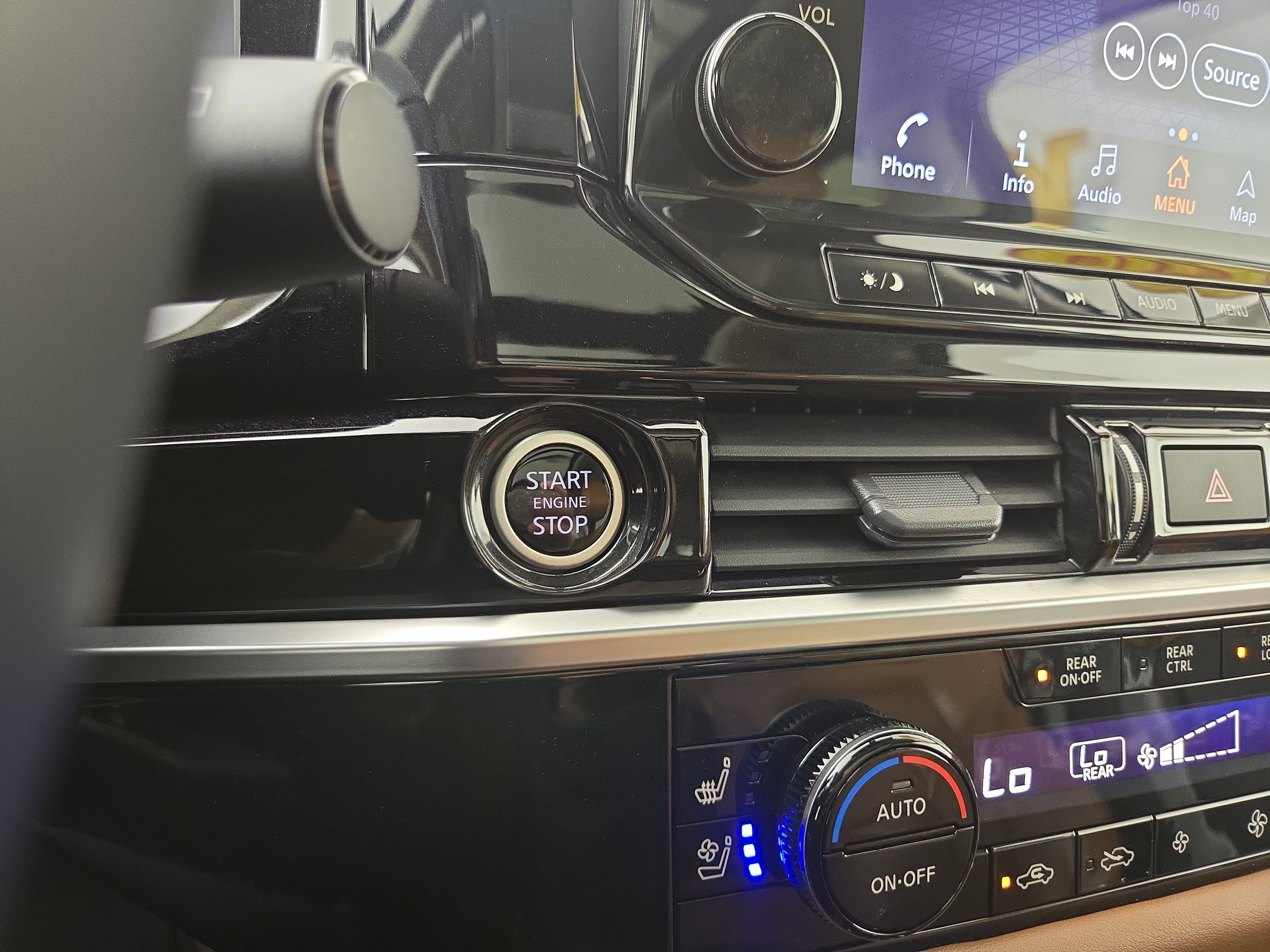 Used 2022 Nissan Pathfinder Platinum w/ Cargo Package image 28