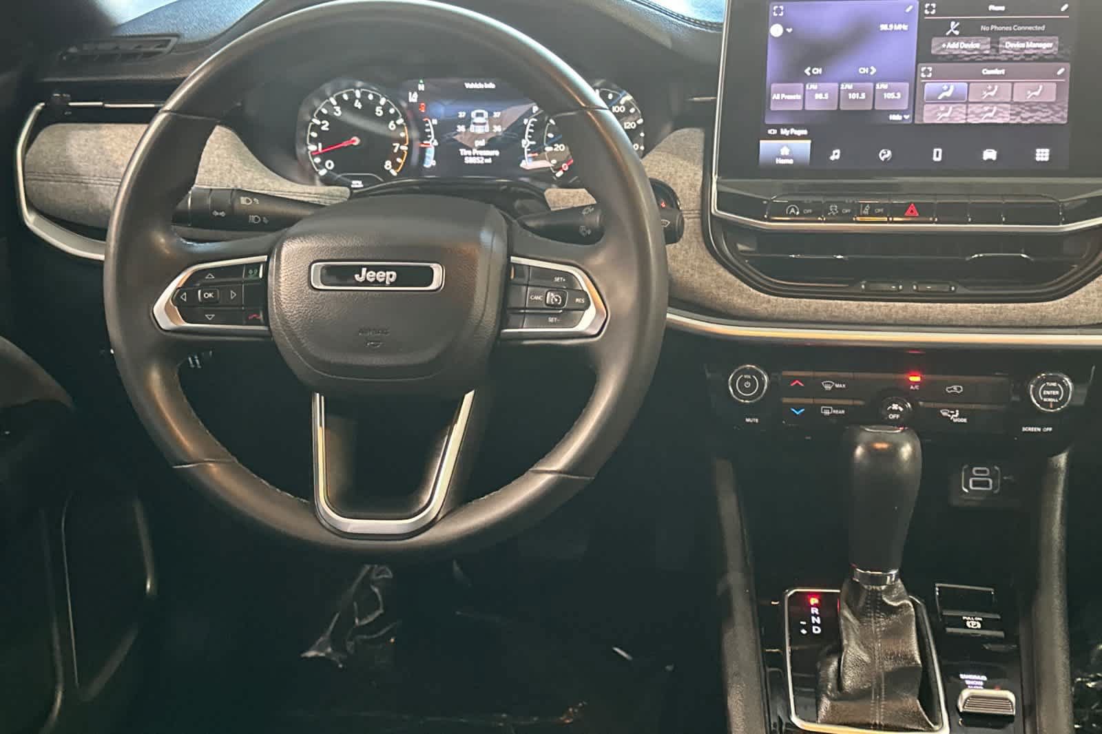 Used 2024 Jeep Compass Latitude AWD/4WD image 11
