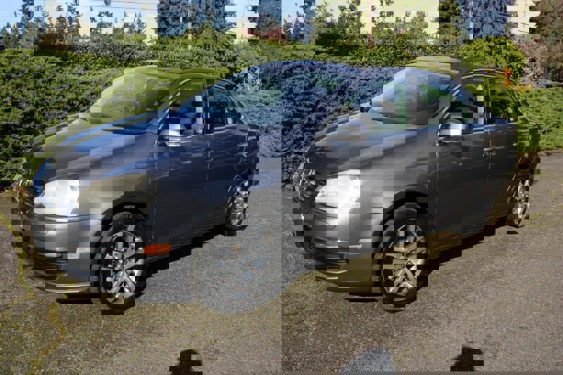 Used 2005 Volkswagen Jetta 2.5 image 1