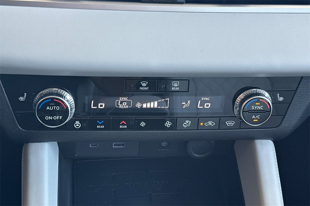 New 2025 Mitsubishi Outlander SEL image 20