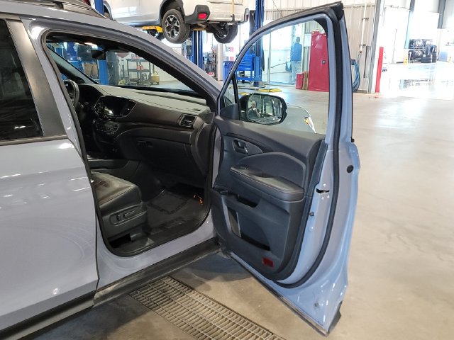Used 2025 Honda Passport TrailSport image 19
