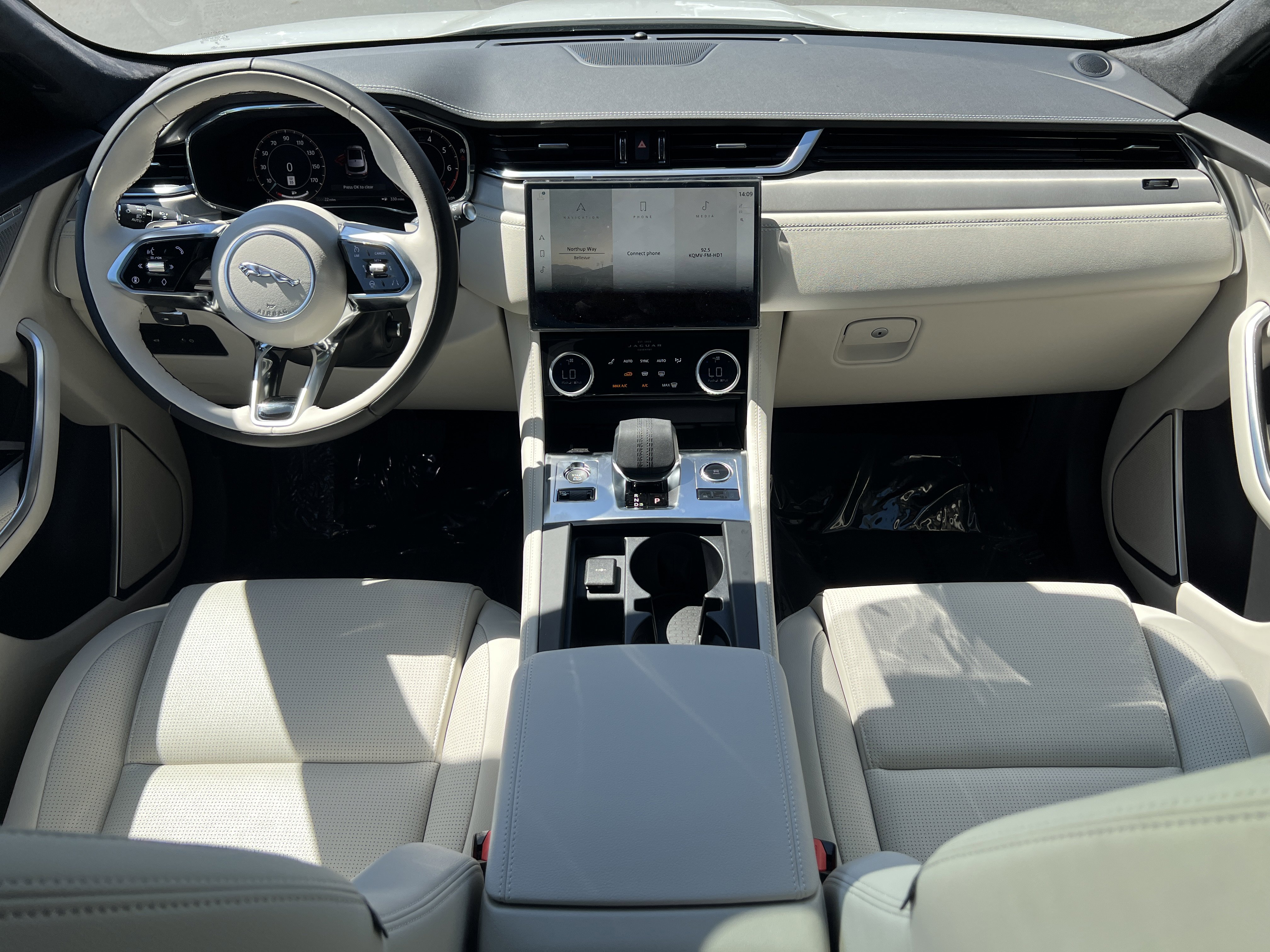 New 2025 Jaguar F-PACE R-Dynamic S image 17